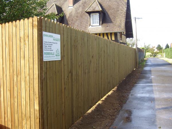 Vue de la cloture en palissade finit