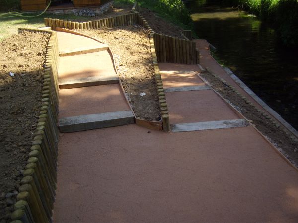 Allée pour un accés facile vers la maison en Normandie