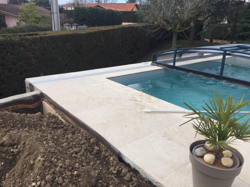 Piscine avec abri bas dans l'Eure 27000