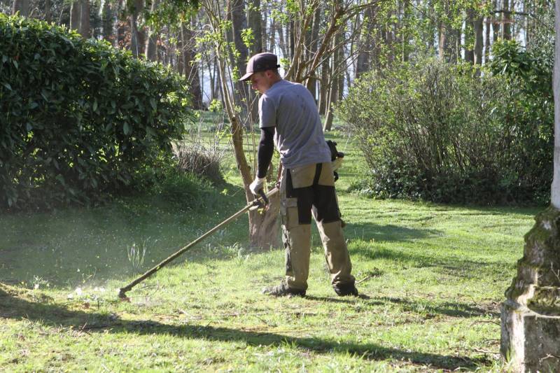 Débroussaillage au fil nylon