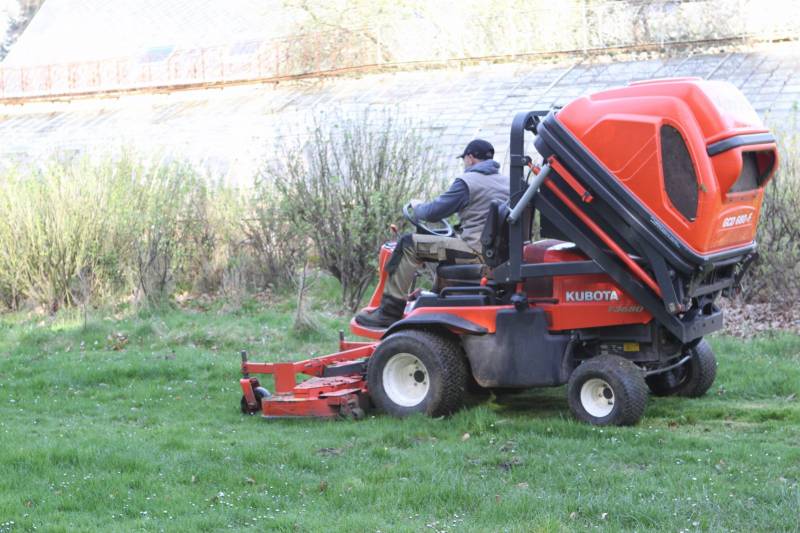 Tonte de petits comme de grands espaces prés de Bois Guillaume 76130