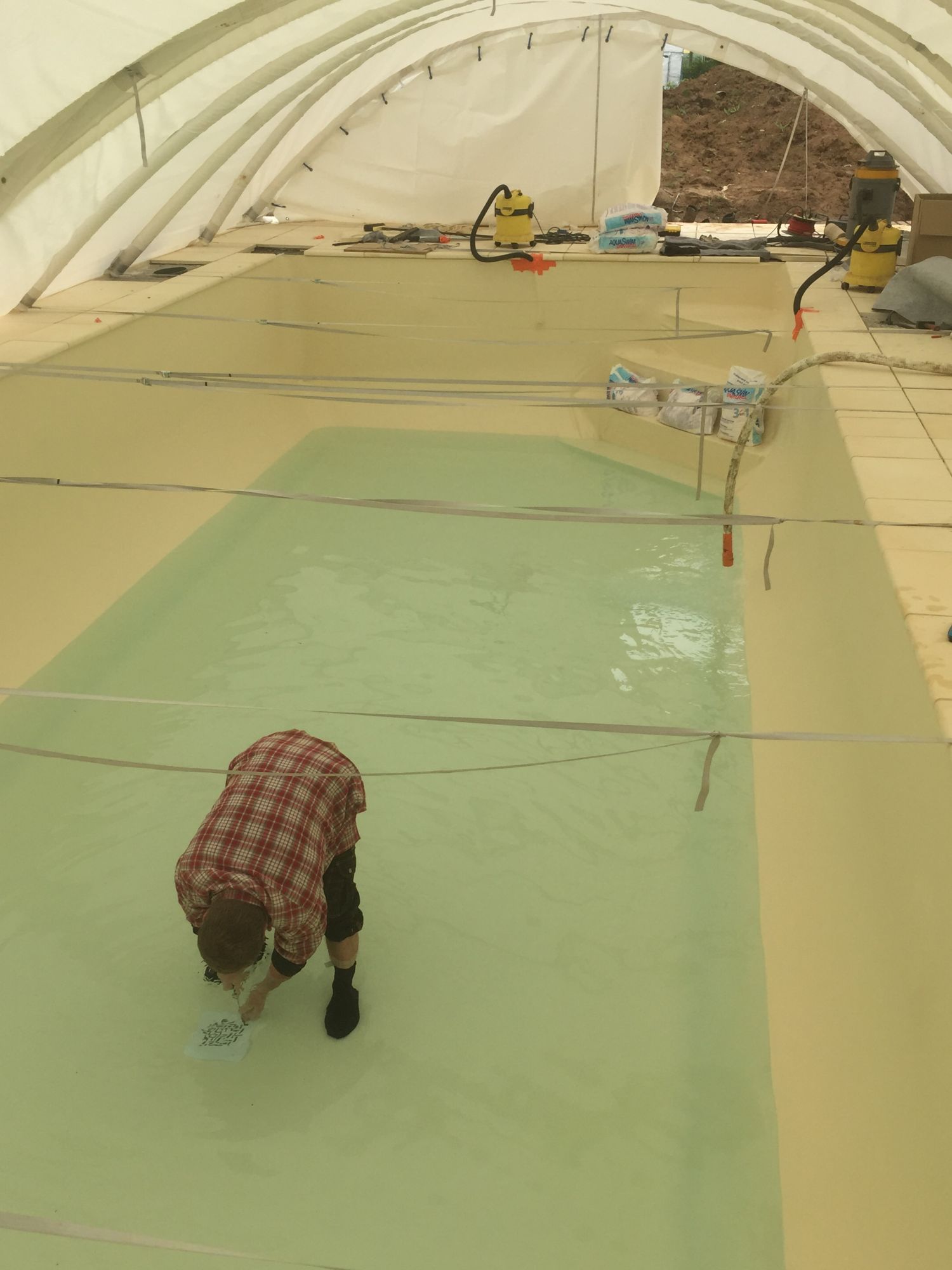 Mise en eau d'une piscine dans le Rhone