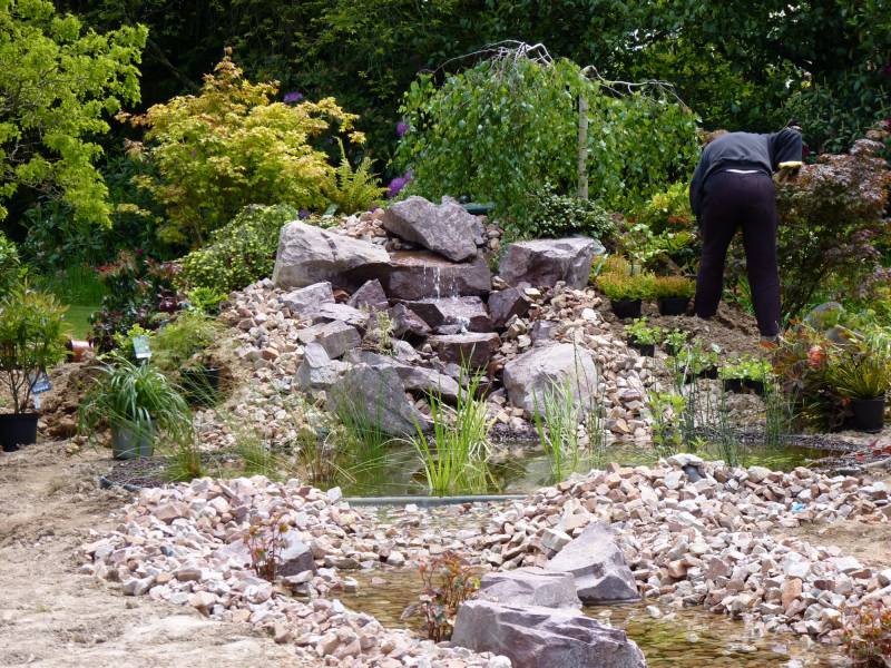 Travaux d'aménagement d'une cascade