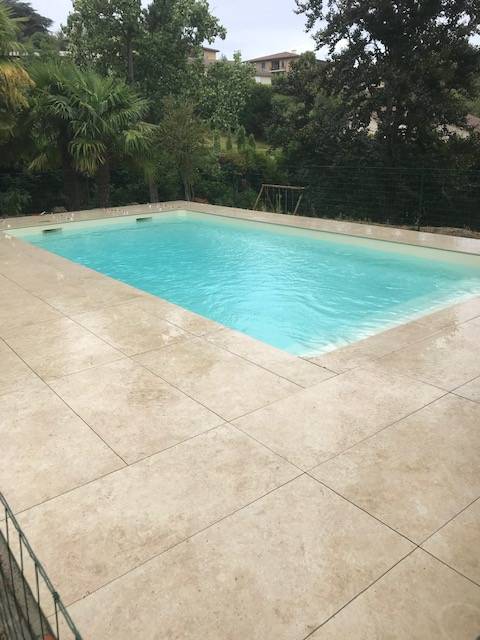 Exemple de plage de piscine en dalle 120x60 dans la région Rouen Dieppe