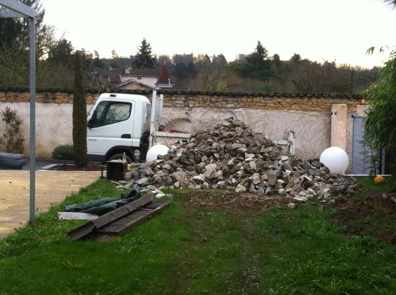 Livraison des roches choisis pour le remplissage des gabions dans en région Normande