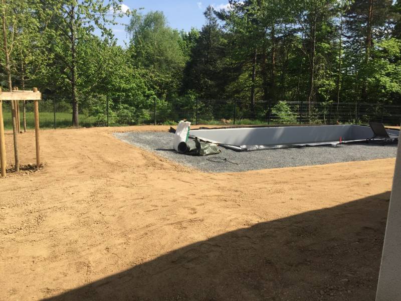 Engazonnement autour de la piscine en Seine Maritime