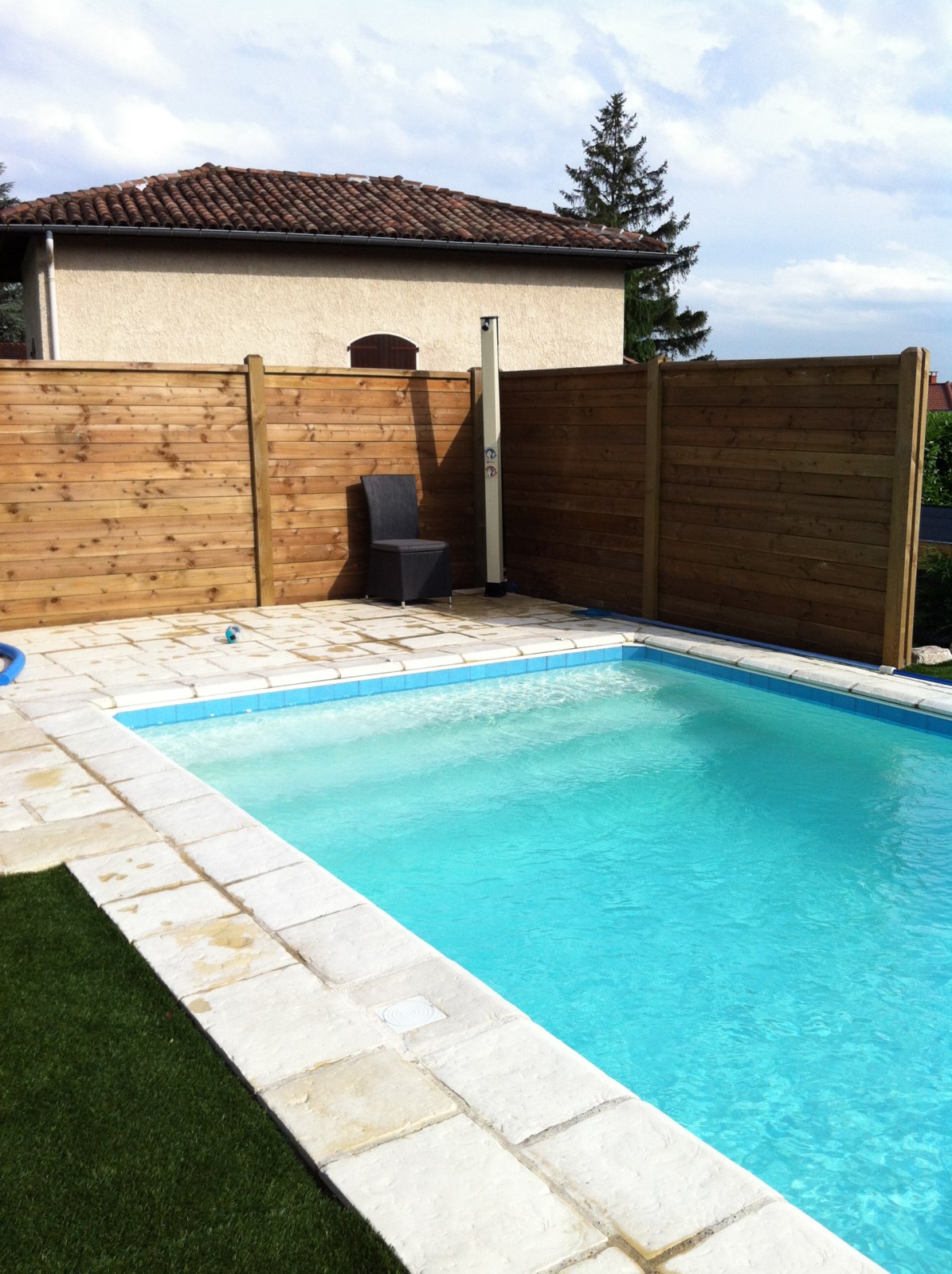 Construction de la piscine, des plages et de la cloture