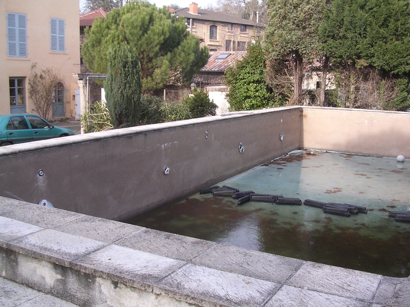 Piscine à rénover à Yvetot pour ne plus voir cela faites appel à nous 
