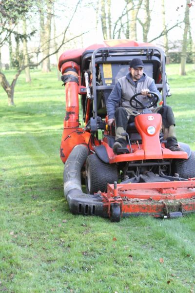 Tondeuse de grande largeur pour grandes surfaces en Pays de Caux